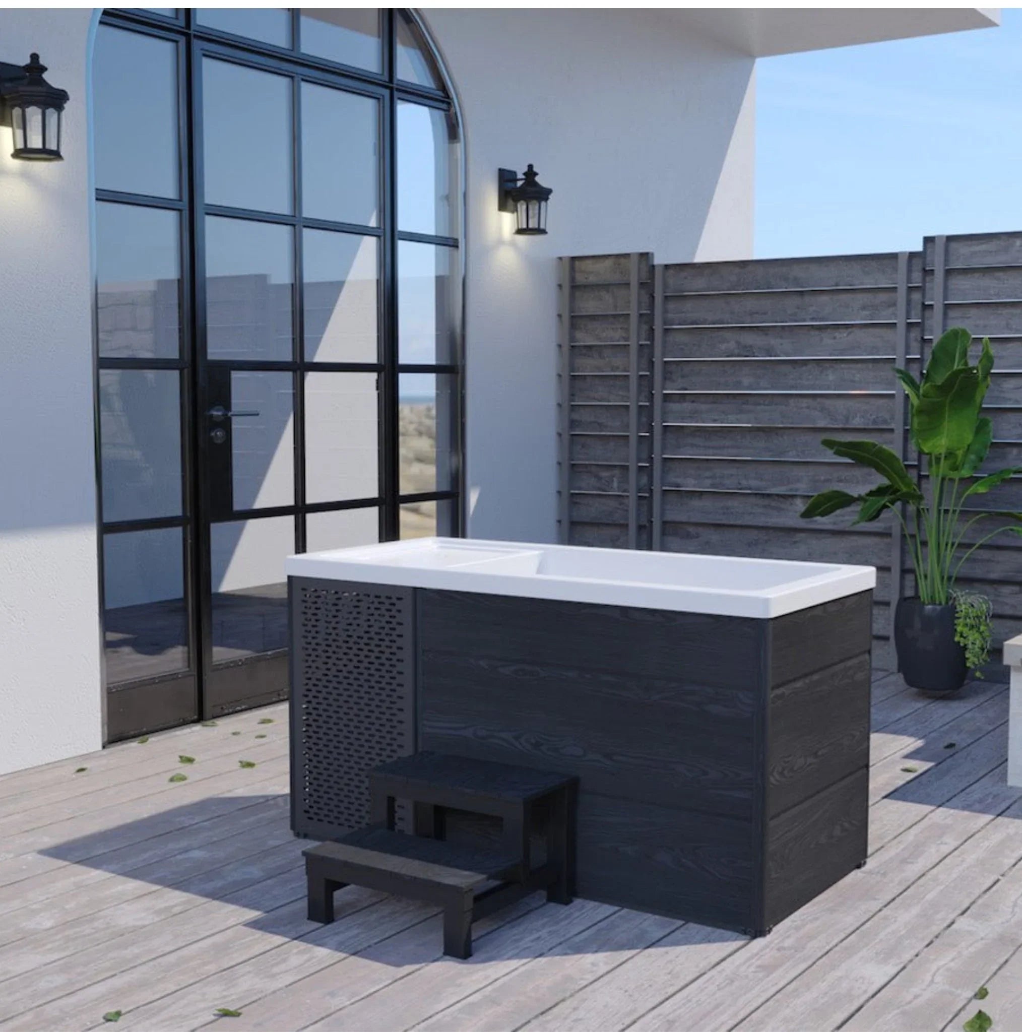 Moderner Outdoor Whirlpool mit Holzoptik auf Terrasse, luxuriöse Wellness-Atmosphäre