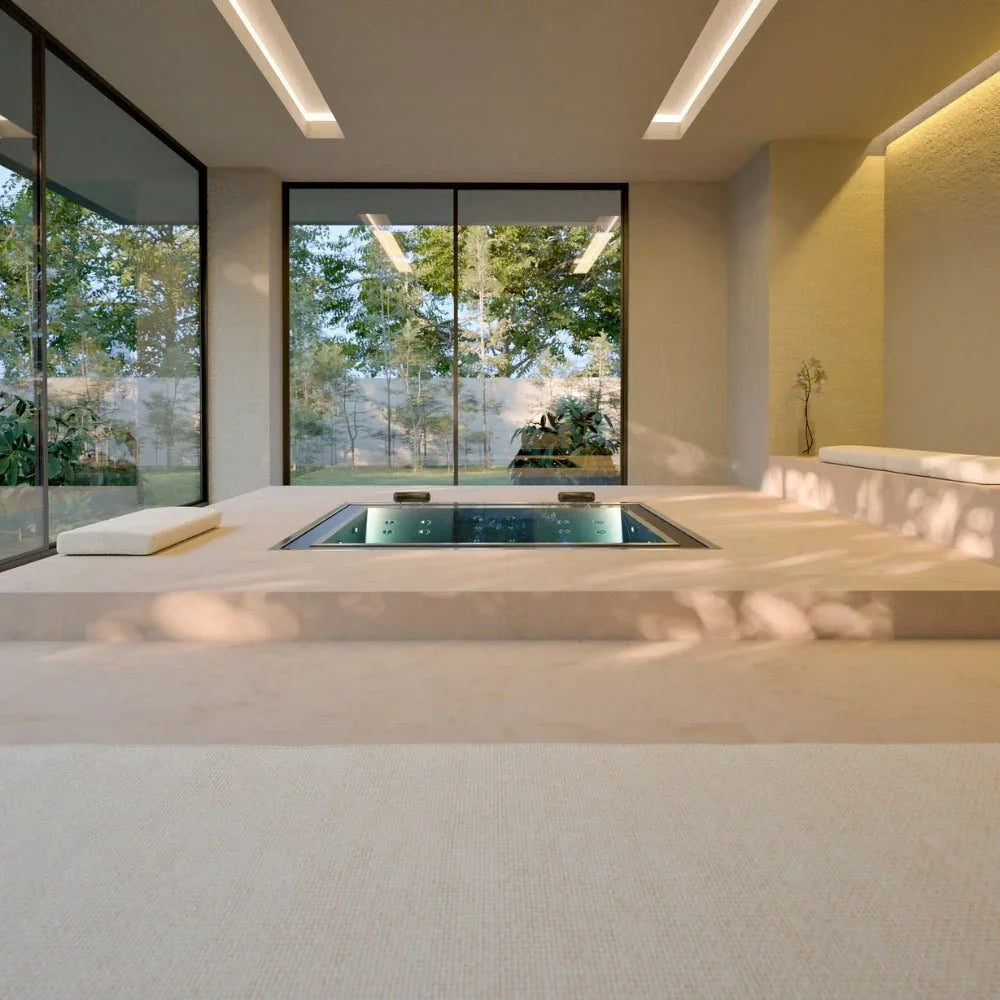 Luxuriöser eingebauter Edelstahl-Whirlpool im modernen Wellnessbereich mit Gartenblick
