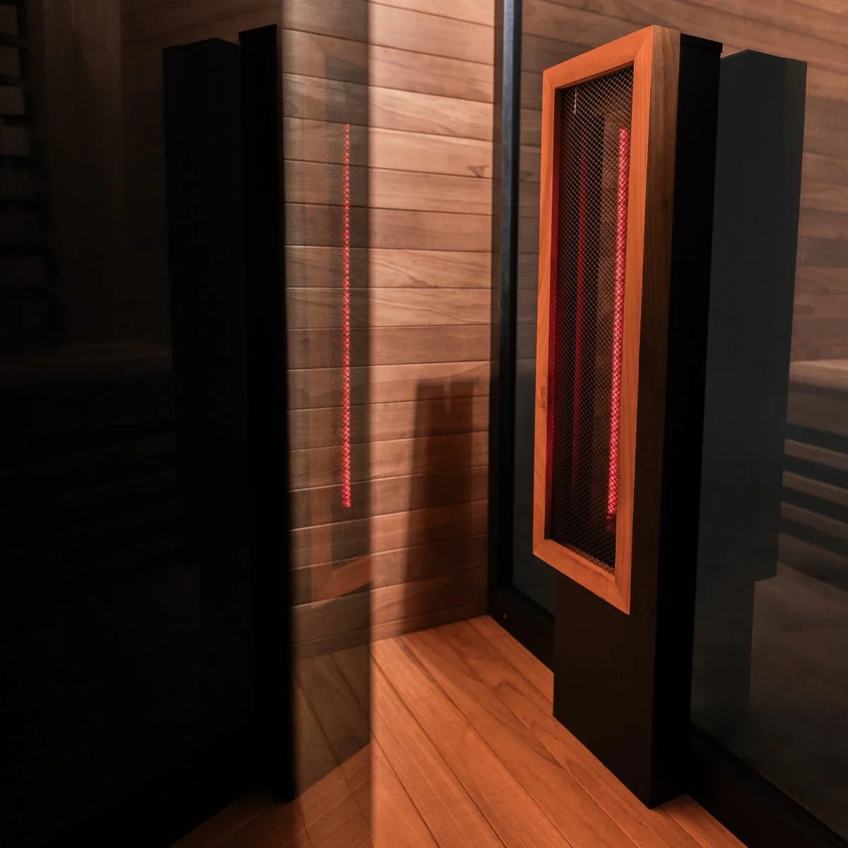 Moderne Infrarotsauna für 1 Person mit Holzverkleidung, edles Design, Wellness für Garten oder Terrasse