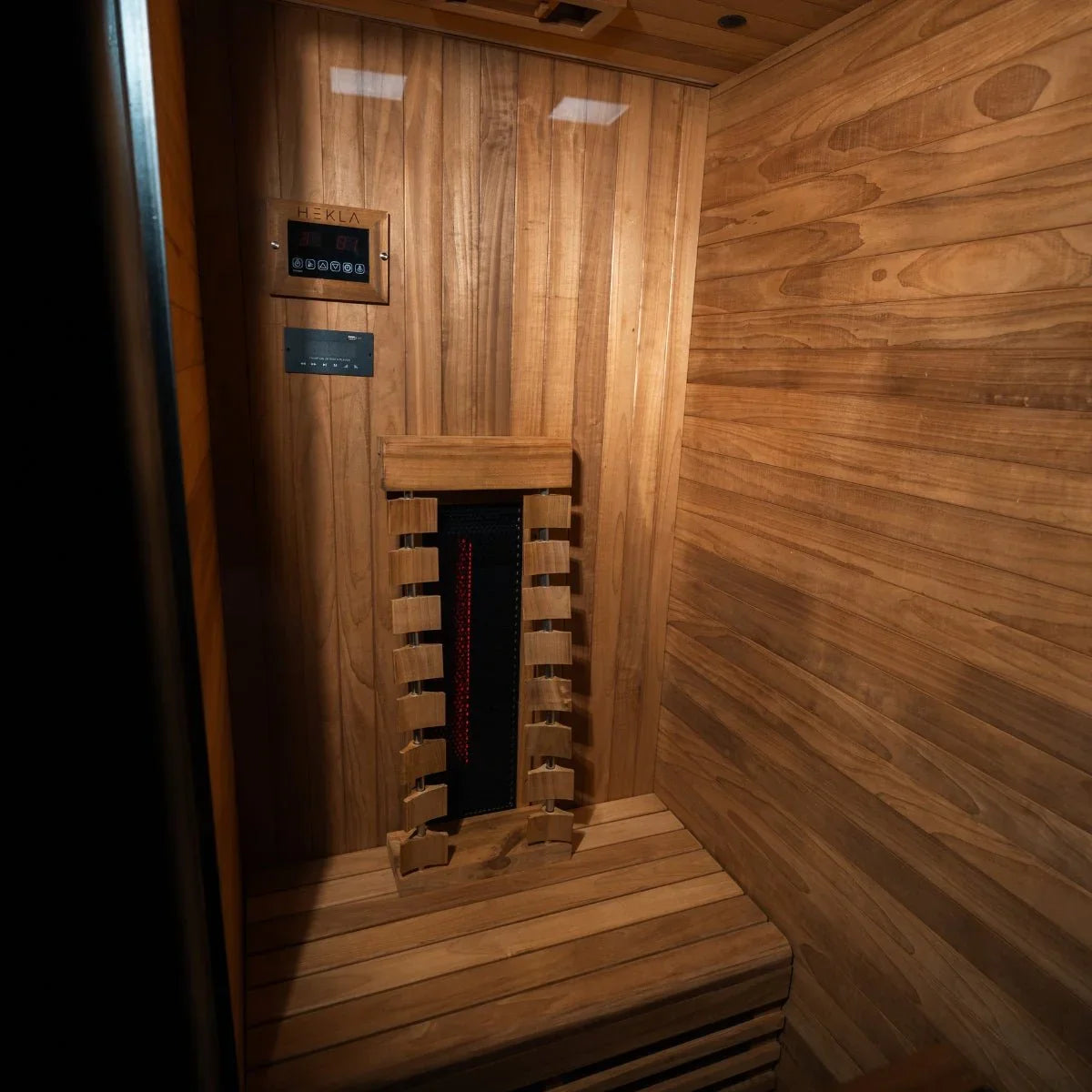 Hochwertige Infrarotsauna Hekla für 1 Person aus Holz, modernes Design, Wellness-Oase