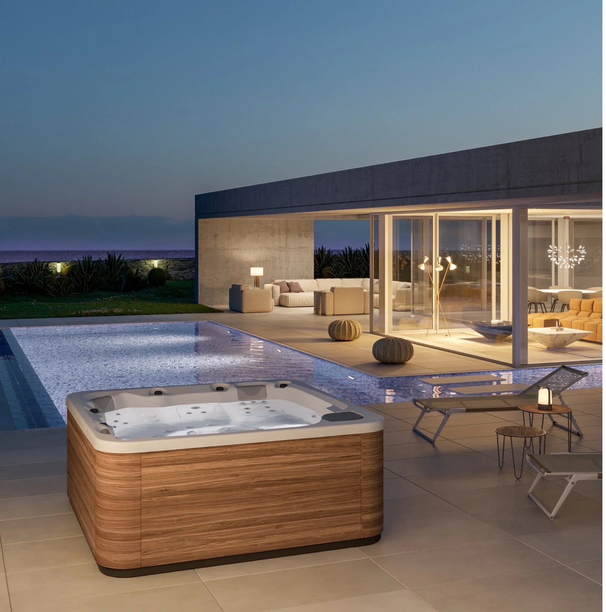 Luxuriöser Outdoor Whirlpool mit Holzverkleidung auf moderner Terrasse am Pool, abends Wellness-Atmosphäre