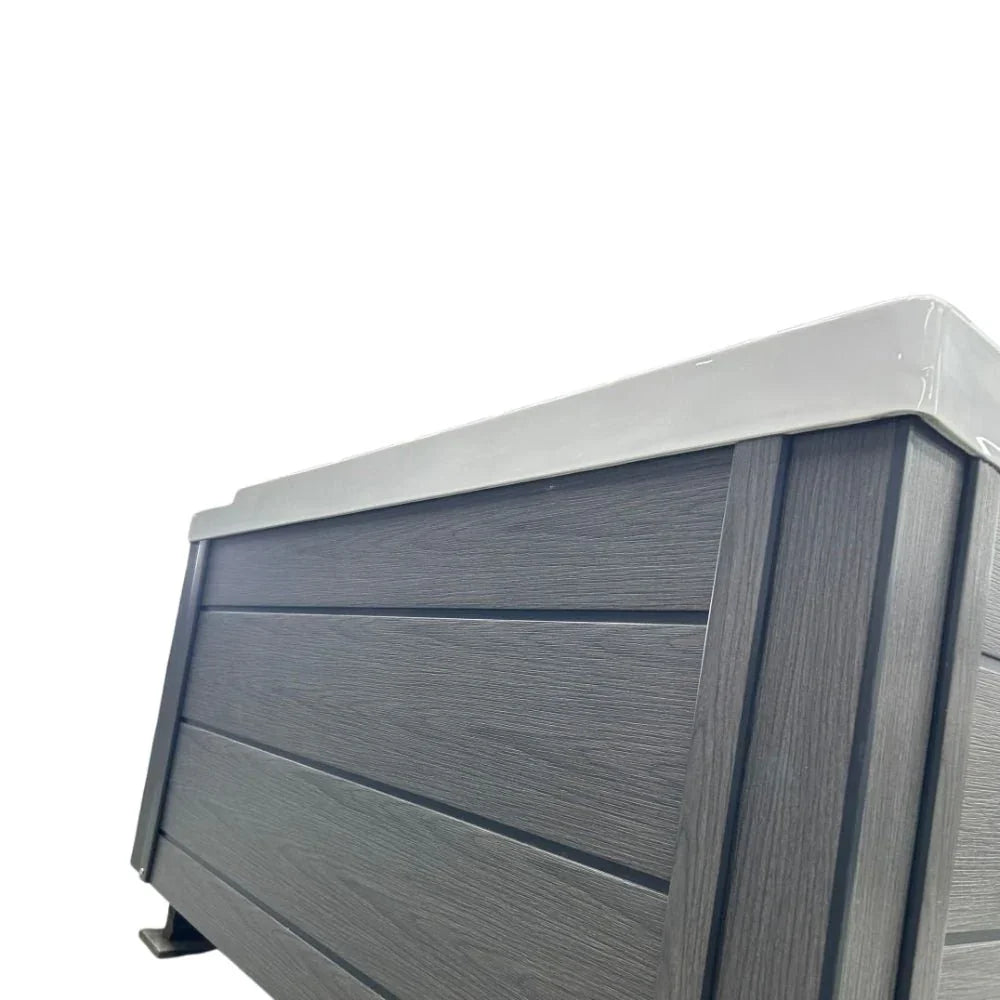 Outdoor Whirlpool Seitenansicht mit grauer Verkleidung, modernes Design für Garten oder Terrasse