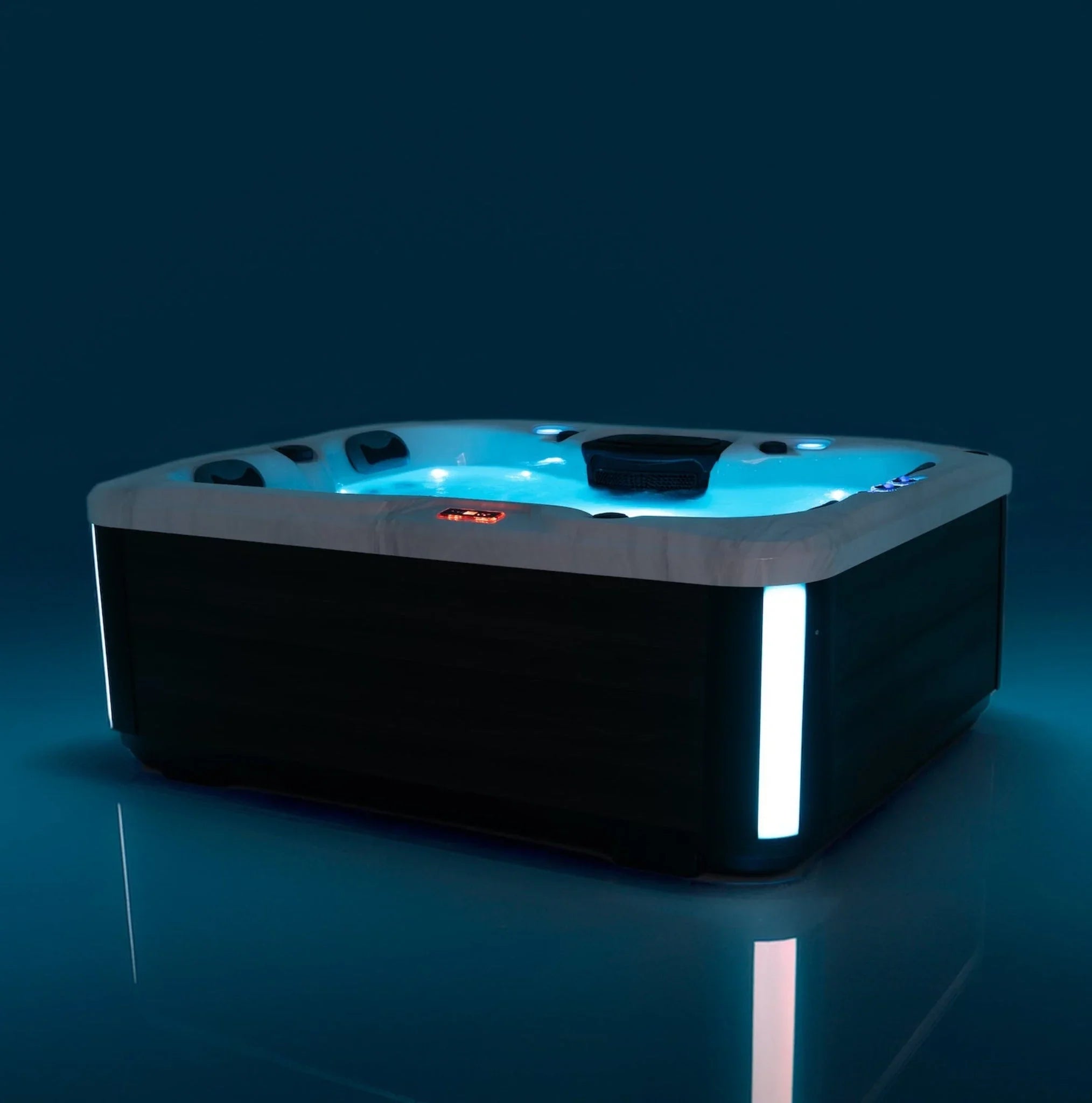 Beleuchteter Outdoor Whirlpool PureLine Balance 26 mit modernem Design für Garten oder Terrasse