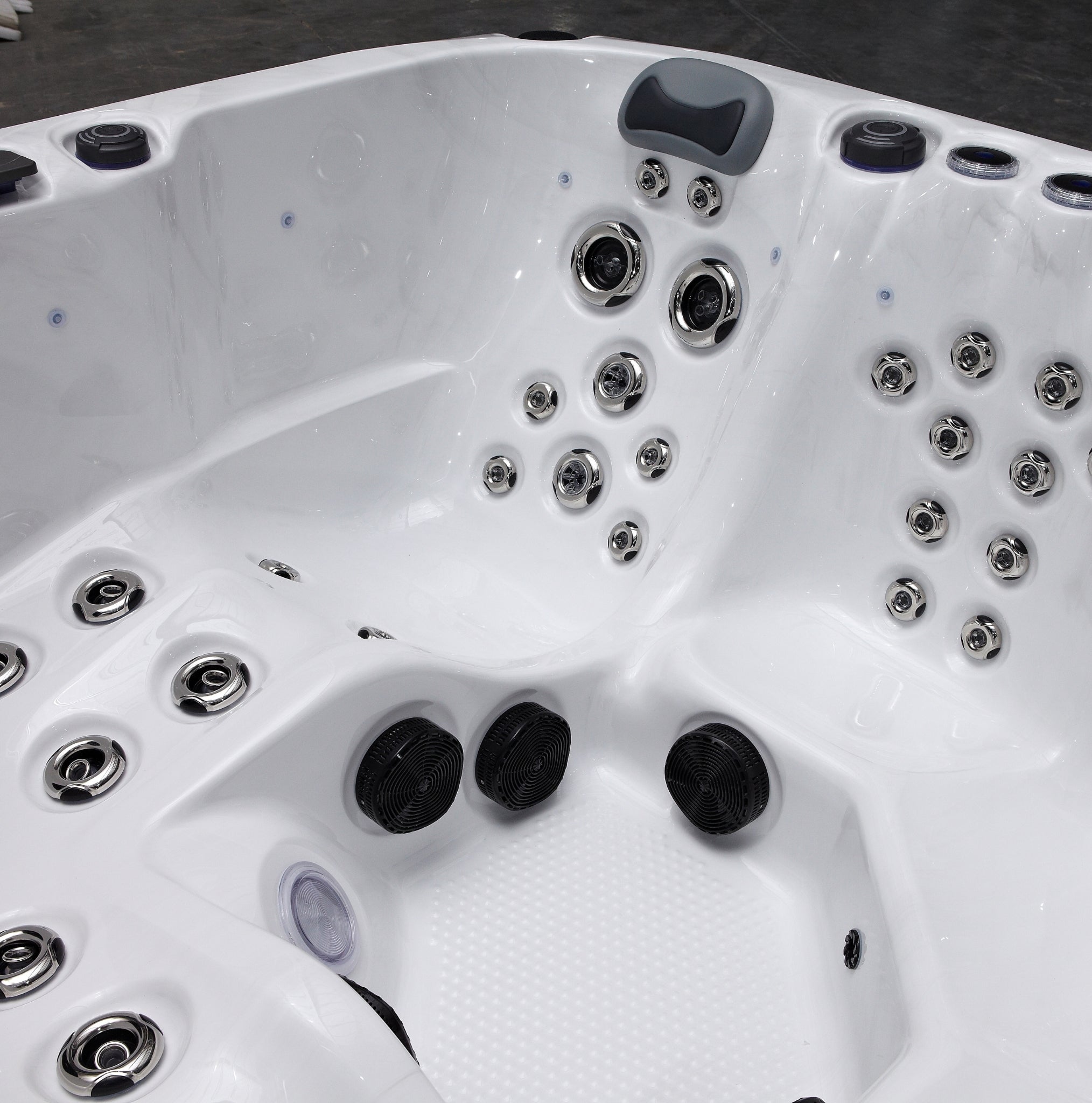Outdoor Whirlpool PureLine Relaxe 57 – hochwertiger für Garten & Terrasse – New Wave Spa & Wellness