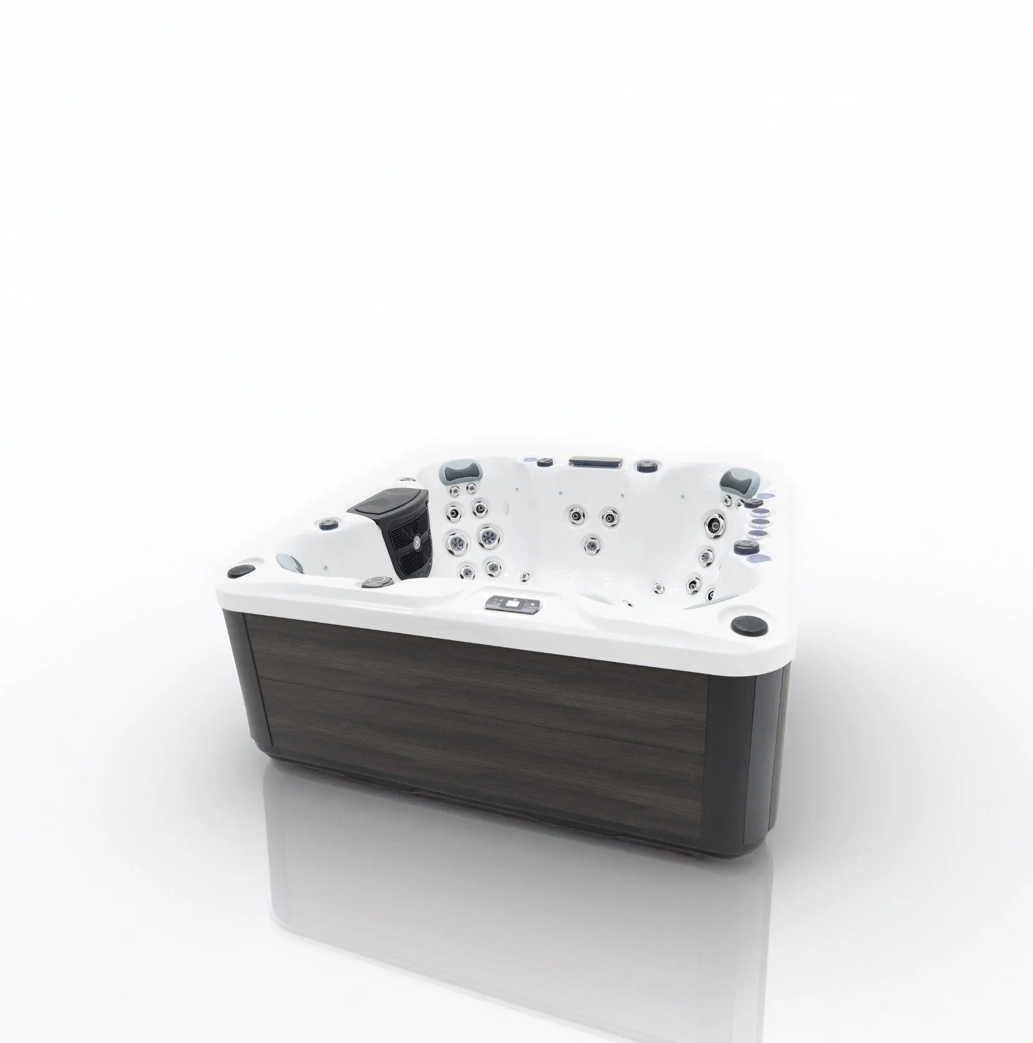 Hochwertiger Outdoor Whirlpool mit dunkler Holzverkleidung, modernes Design, Wellness für Garten