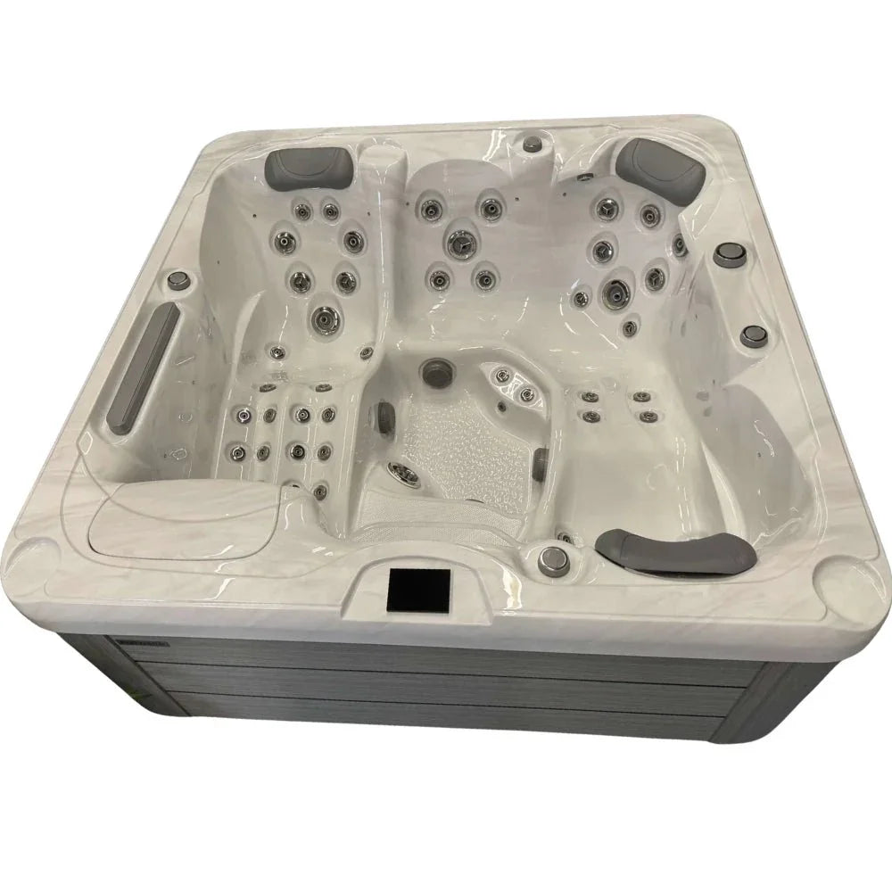 Outdoor Whirlpool mit Jets, modernes Design in Weiß-Grau, ideal für Garten oder Terrasse, Wellness