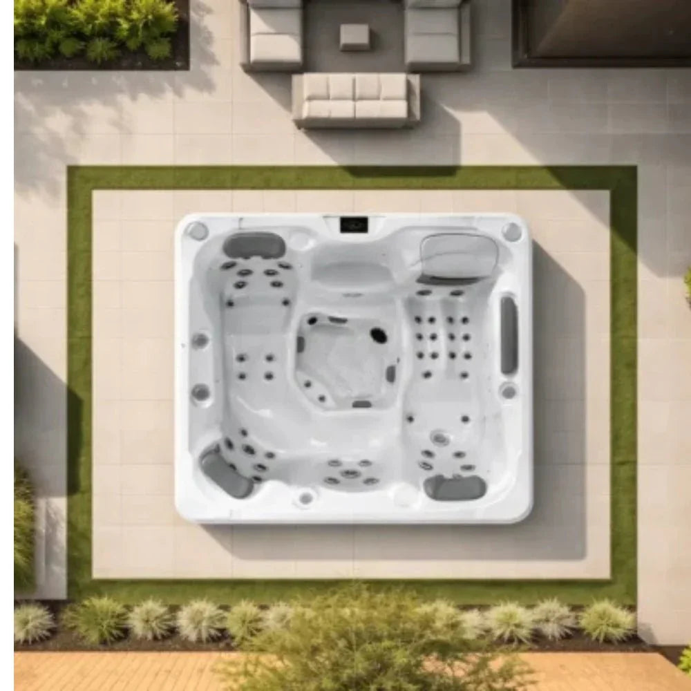 Luxuriöser Outdoor Whirlpool auf moderner Terrasse, Wellness-Design für Garten und Spa