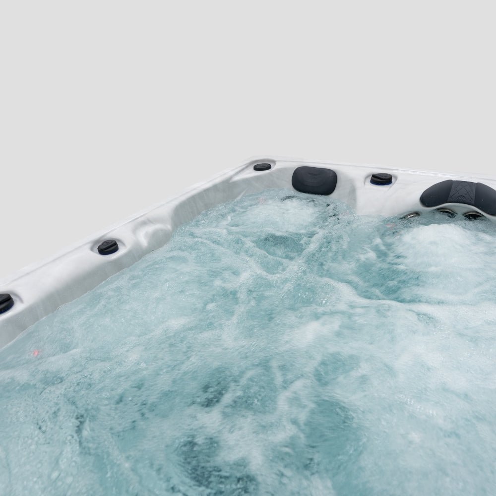 Outdoor Whirlpool Topaz Platinum Spas – hochwertiger für Garten & Terrasse – New Wave Spa & Wellness