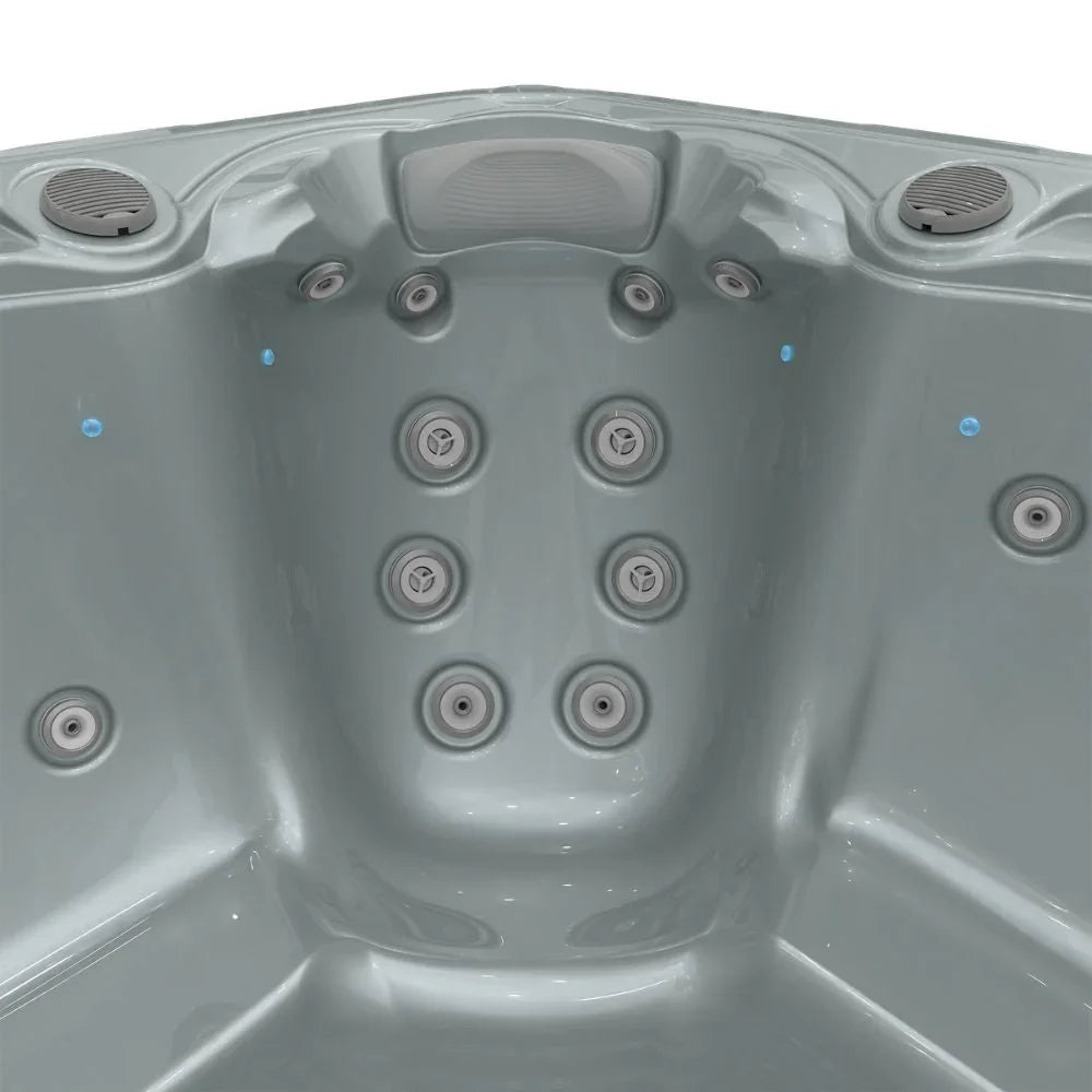 Detailaufnahme Outdoor Whirlpool Wellis City Life, silbergraue Acrylwanne mit Massagejets, modernes Spa-Design