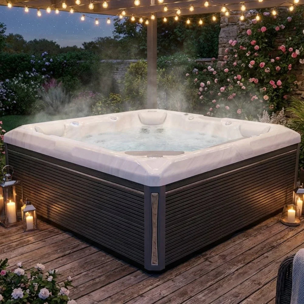 Luxus Outdoor Whirlpool Wellis Makalu im Garten auf Terrasse, stimmungsvolle Wellness-Atmosphäre