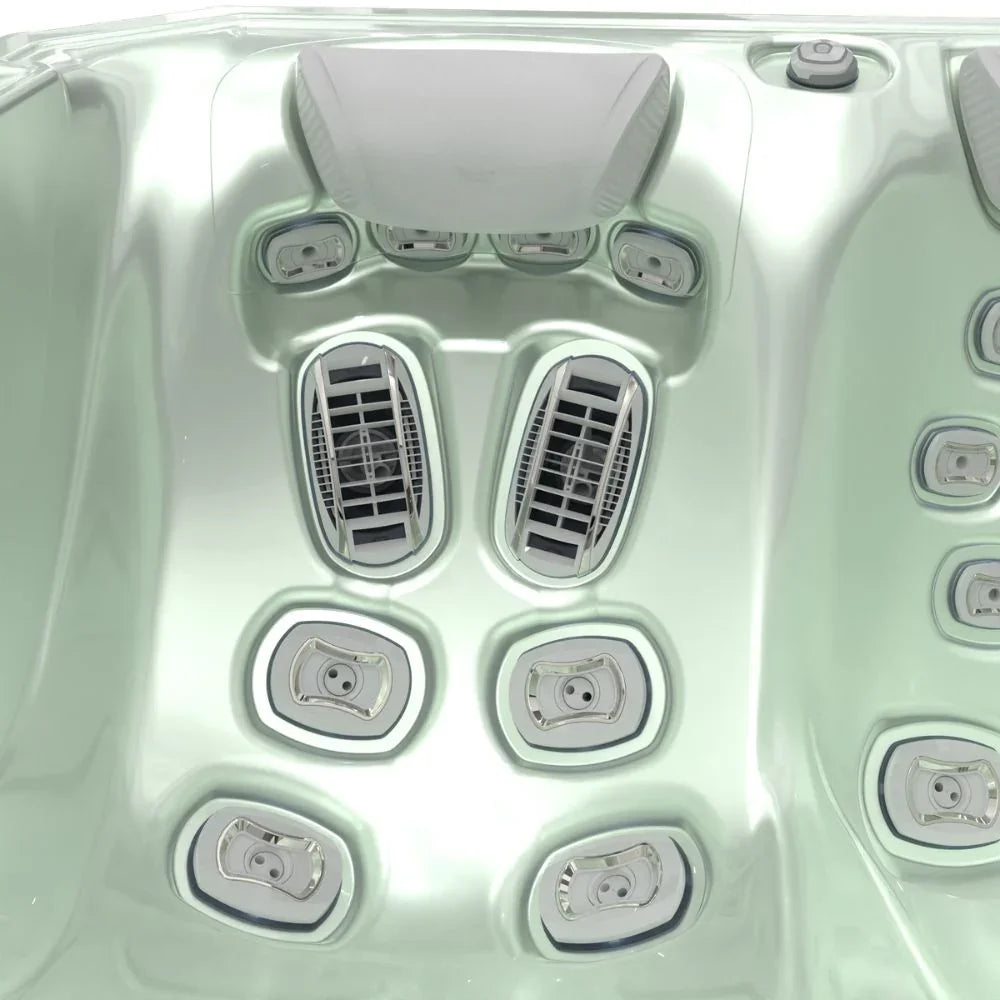 Detailansicht Wellis Outdoor Whirlpool ergonomische Liege mit Massagedüsen, modernes Design