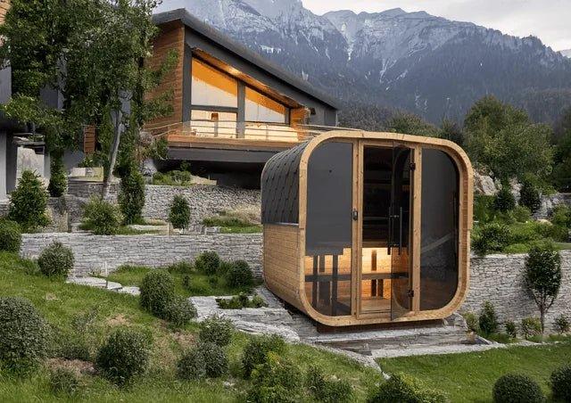 Luxuriöse Outdoor-Garten Sauna mit modernem Design auf Terrasse, Wellness Oase im Grünen