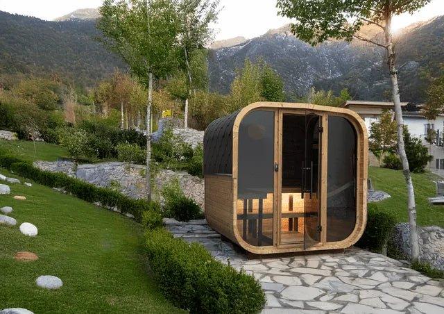 Moderne Outdoor Sauna aus Holz im Garten, luxuriöses Design für Wellness und Entspannung