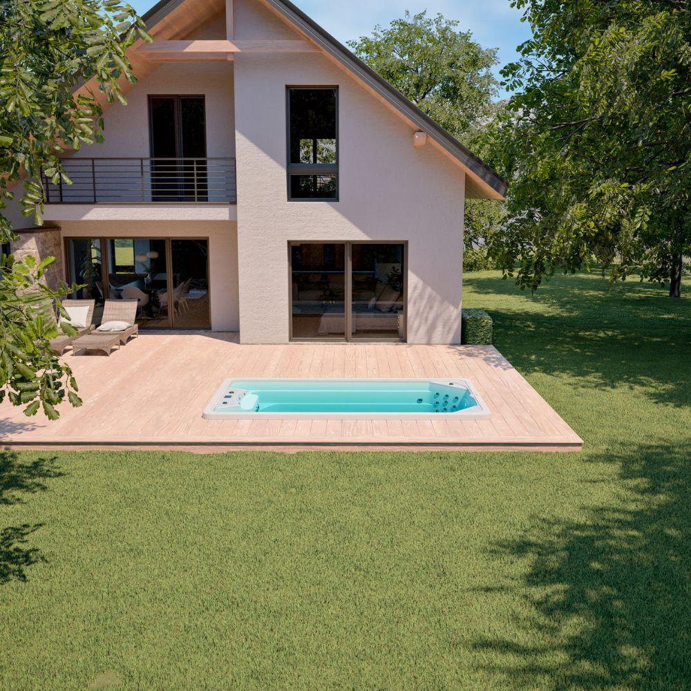 Moderner SwimSpa auf Holzterrasse im Garten, luxuriöse Wellness-Atmosphäre, Outdoor-Design