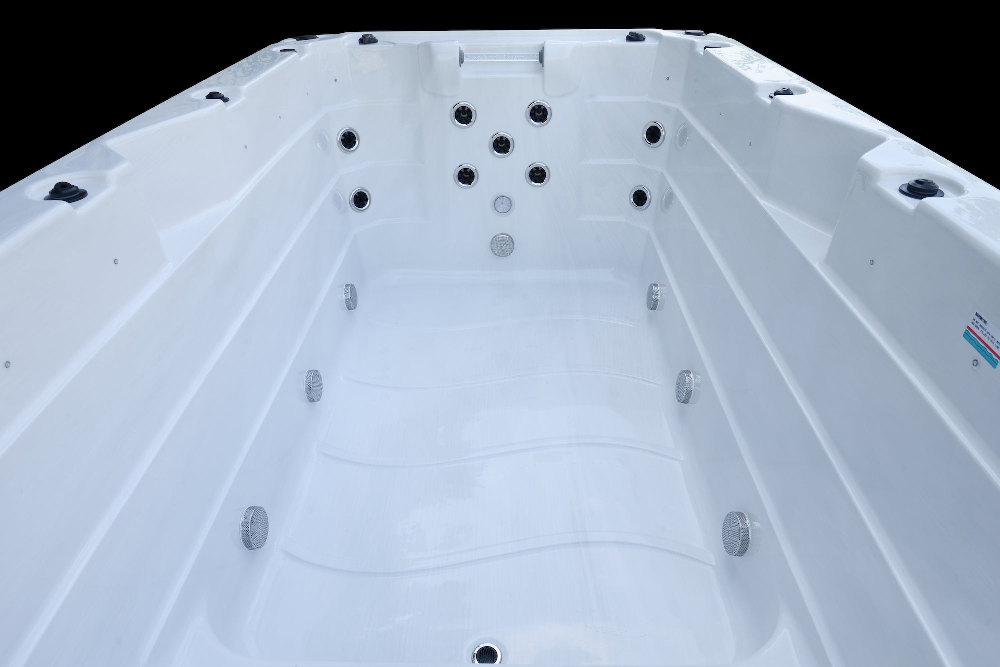 Swim Spa New Wave Elite Pro 590 mit Gegenstromanlage und Massagedüsen für Wellness und Entspannung im Garten Whirlpool.
