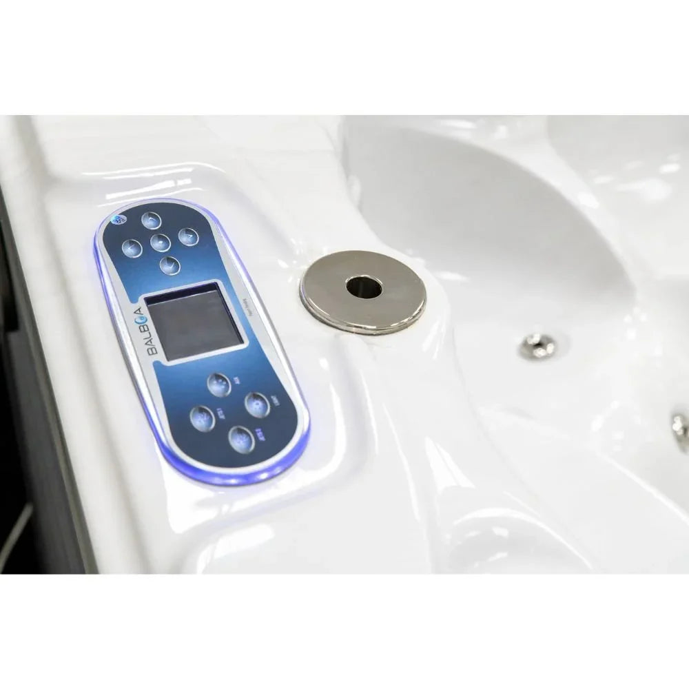 Detailansicht SwimSpa-Bedienfeld, weißes Design, hochwertige Whirlpool-Funktion für Outdoor-Wellness