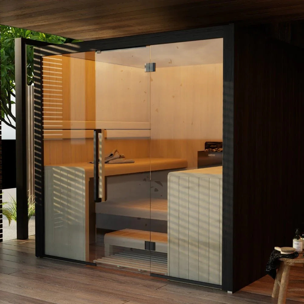 Moderne Indoor-Sauna für 6 Personen mit hellem Holz, Glasfront und luxuriösem Wellness-Design