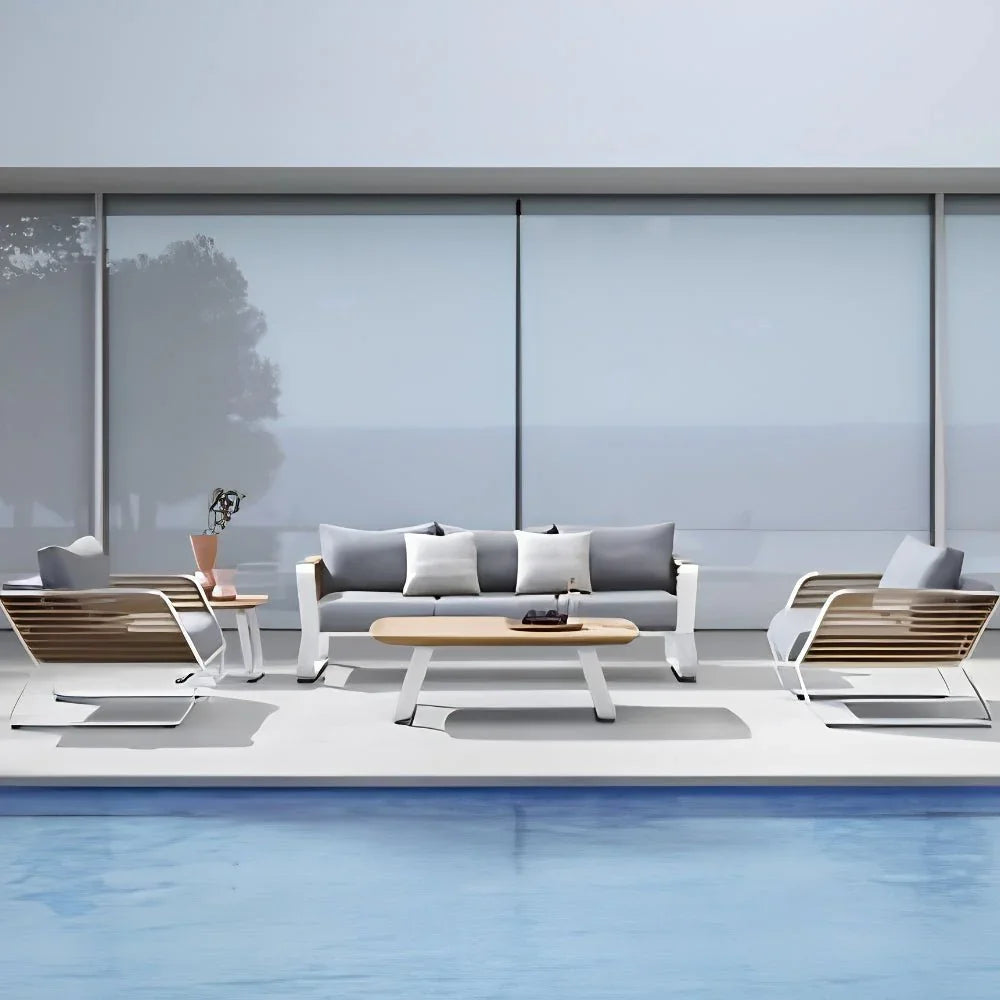 Modernes Higold Gartenmöbel Sofa-Set am Pool, luxuriöse Outdoor Wellness Atmosphäre