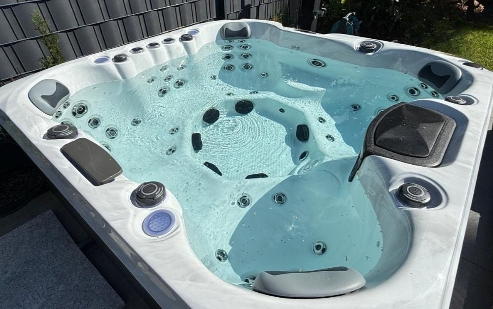 Whirlpool Wasserpflege – Der große Guide für klares & hygienisches Wasser - New Wave-Spa & Wellness