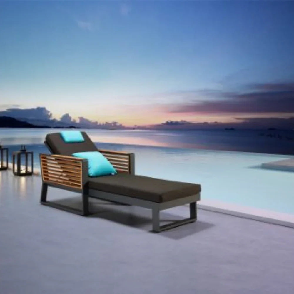 Higold Gartenliege am Pool, luxuriöse Wellness-Atmosphäre mit Blick auf den Whirlpool Outdoor