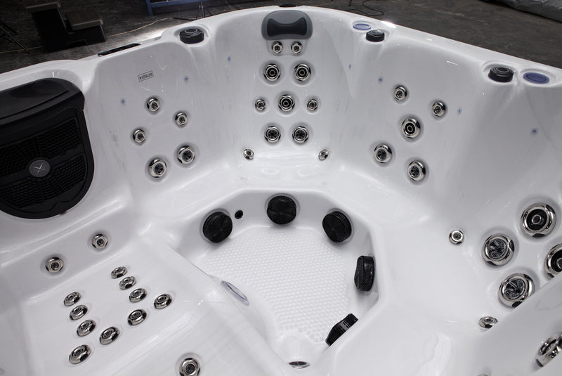 Outdoor Whirlpool PureLine Relaxe 59