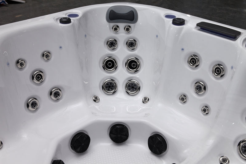 Outdoor Whirlpool PureLine Relaxe 59