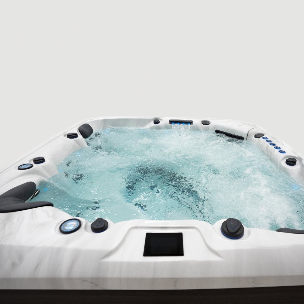 Outdoor Whirlpool Barcelona Patinum Spa – hochwertiger für Garten & Terrasse – New Wave Spa & Wellness