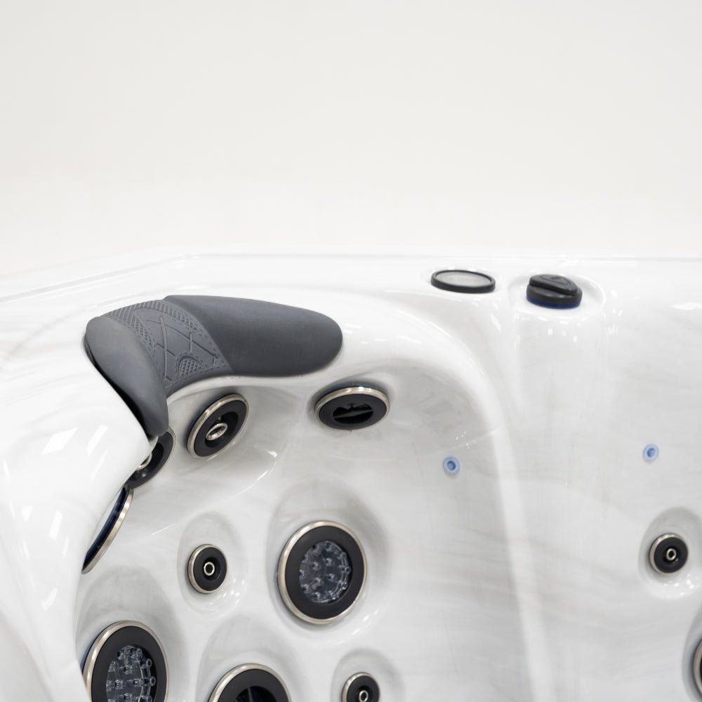 Outdoor Whirlpool Barcelona Patinum Spa – hochwertiger für Garten & Terrasse – New Wave Spa & Wellness