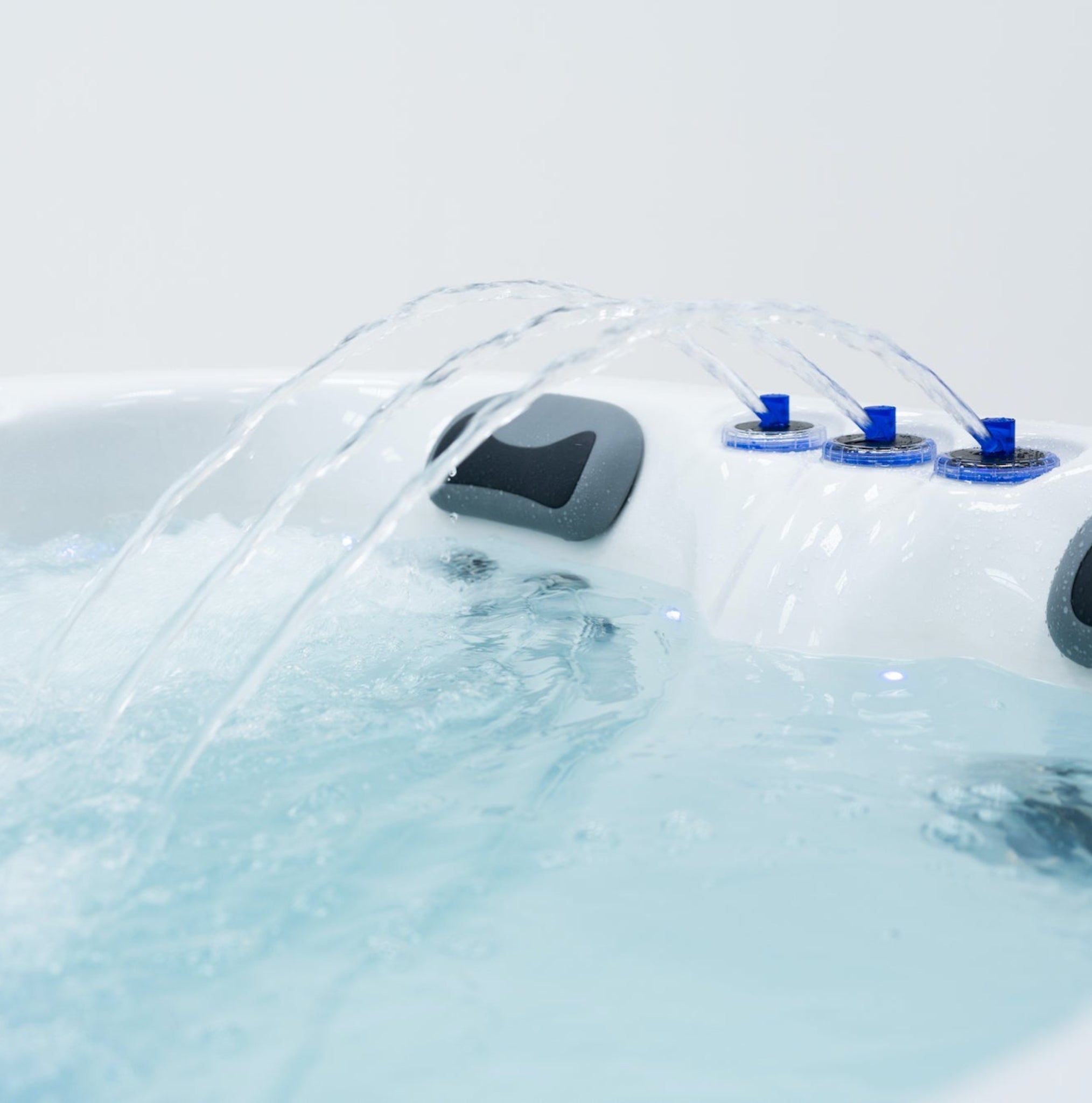 Outdoor Whirlpool PureLine Balance 26 – hochwertiger für Garten & Terrasse – New Wave Spa & Wellness