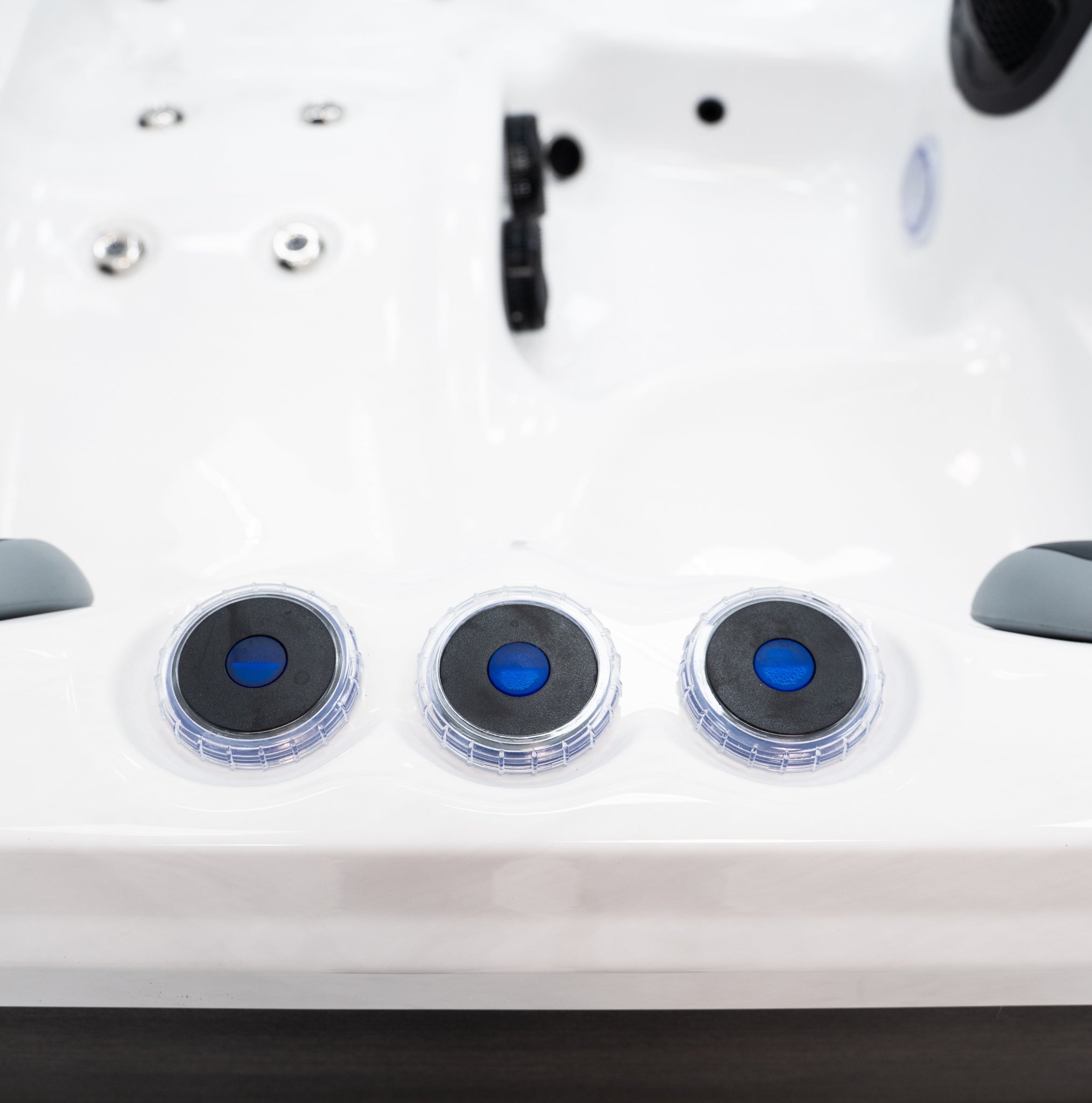 Outdoor Whirlpool PureLine Balance 26 – hochwertiger für Garten & Terrasse – New Wave Spa & Wellness