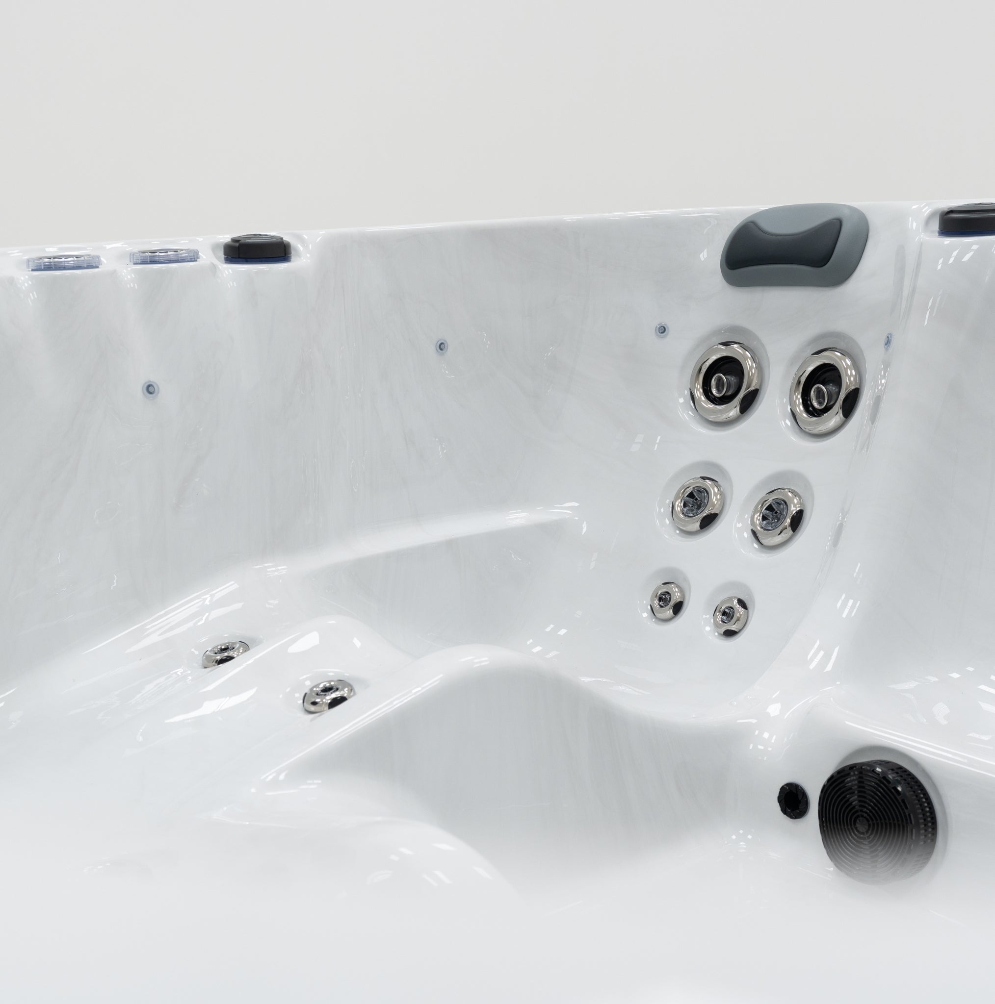 Outdoor Whirlpool PureLine Balance 27 – hochwertiger für Garten & Terrasse – New Wave Spa & Wellness
