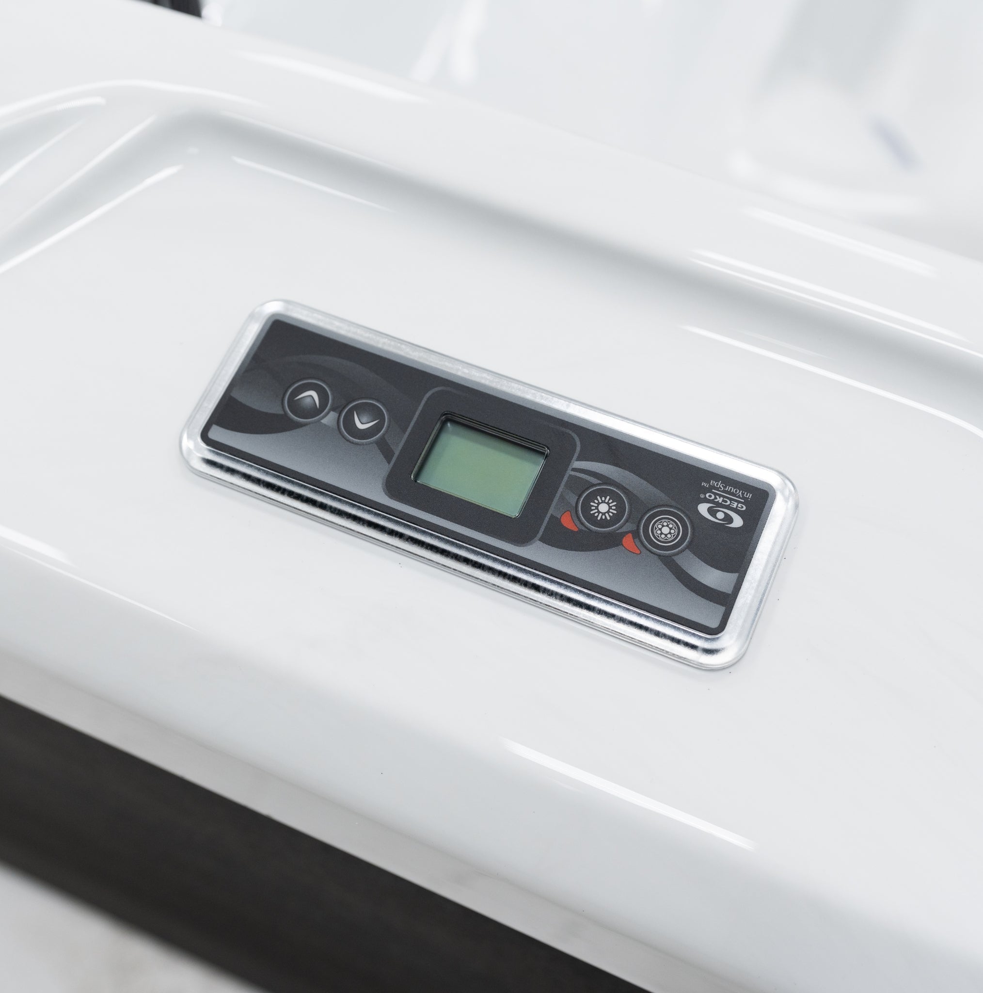Outdoor Whirlpool PureLine Balance 27 – hochwertiger für Garten & Terrasse – New Wave Spa & Wellness