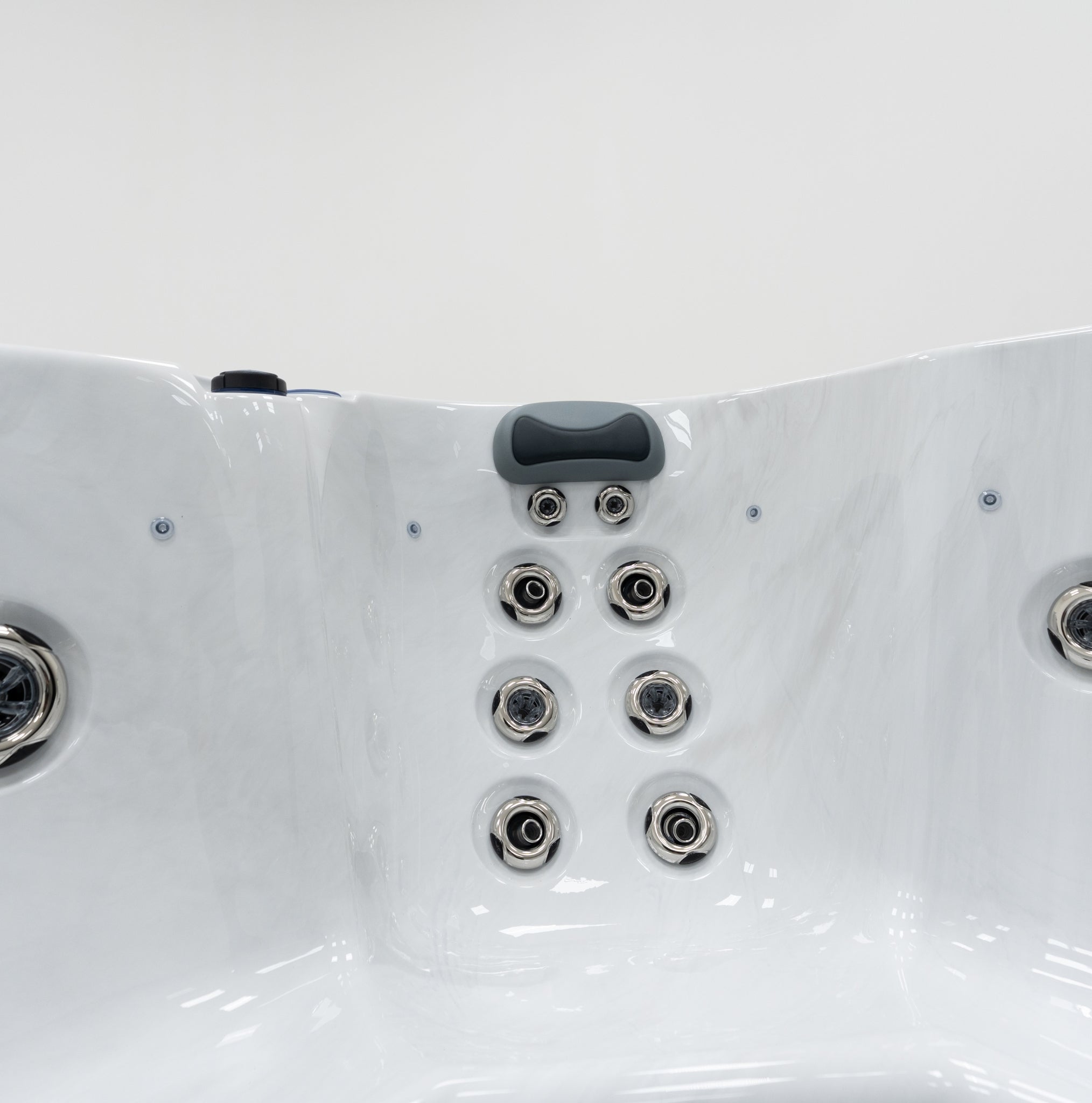 Outdoor Whirlpool PureLine Balance 27 – hochwertiger für Garten & Terrasse – New Wave Spa & Wellness