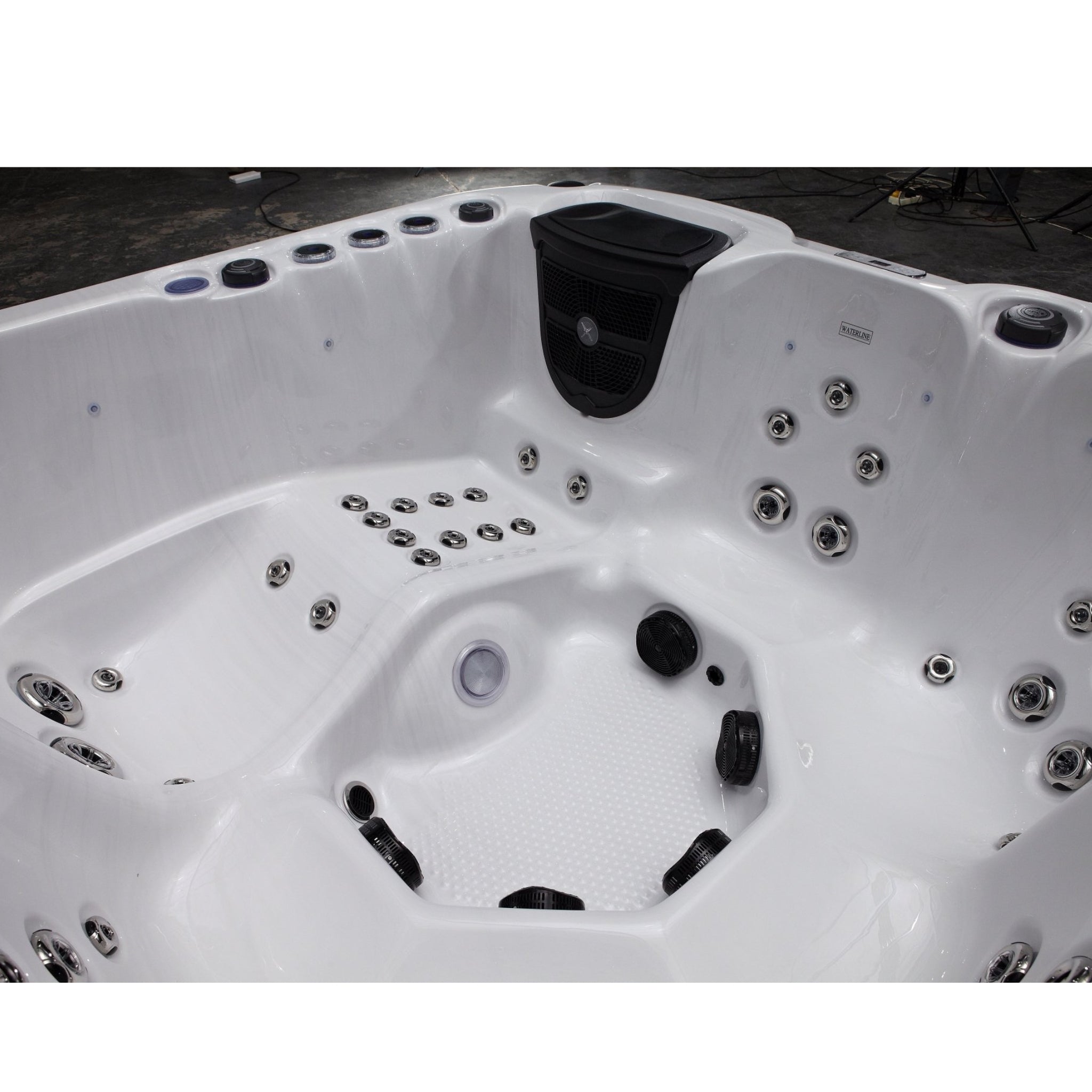 Outdoor Whirlpool PureLine Relaxe 59 – hochwertiger für Garten & Terrasse – New Wave Spa & Wellness