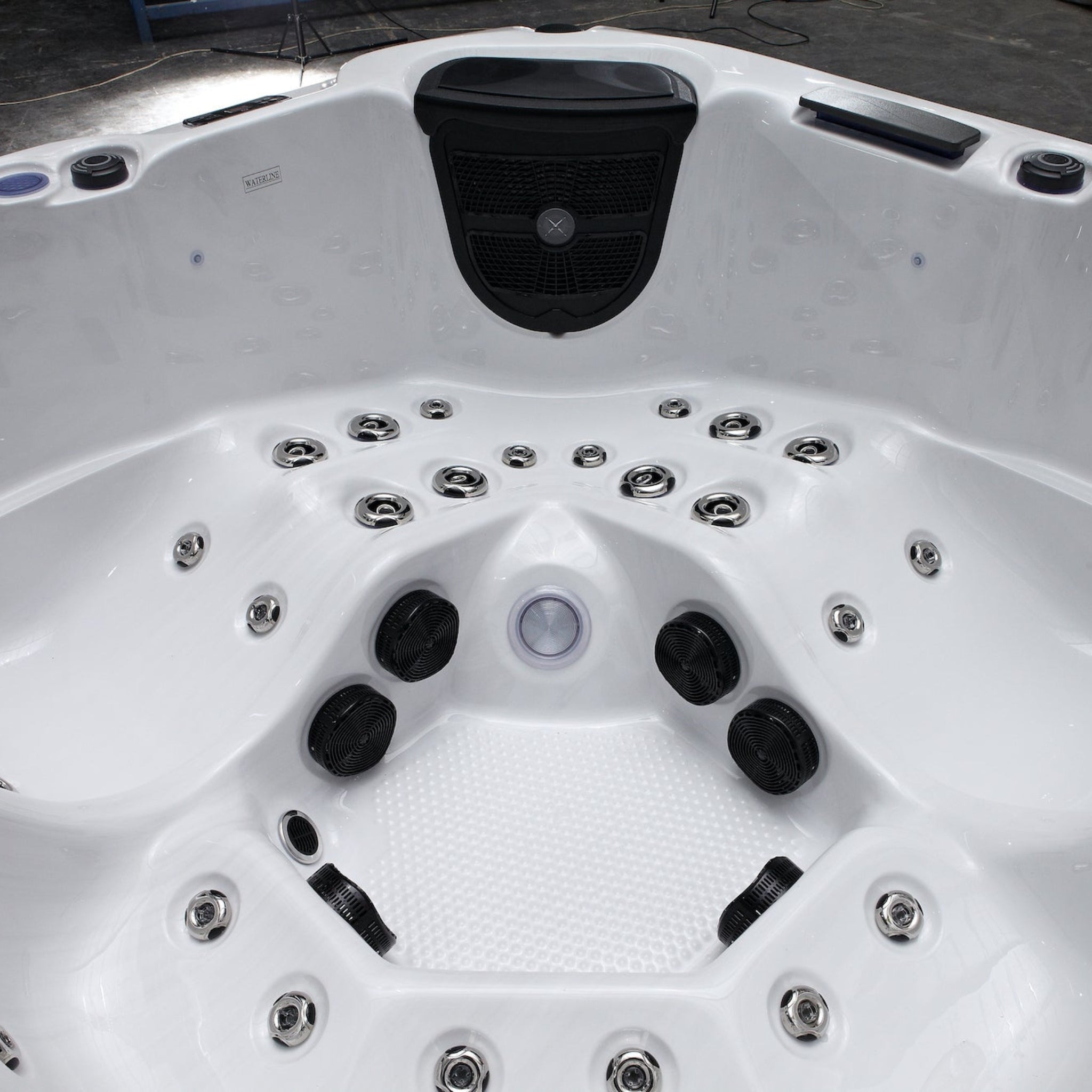 Outdoor Whirlpool PureLine Relaxe 75 – hochwertiger für Garten & Terrasse – New Wave Spa & Wellness