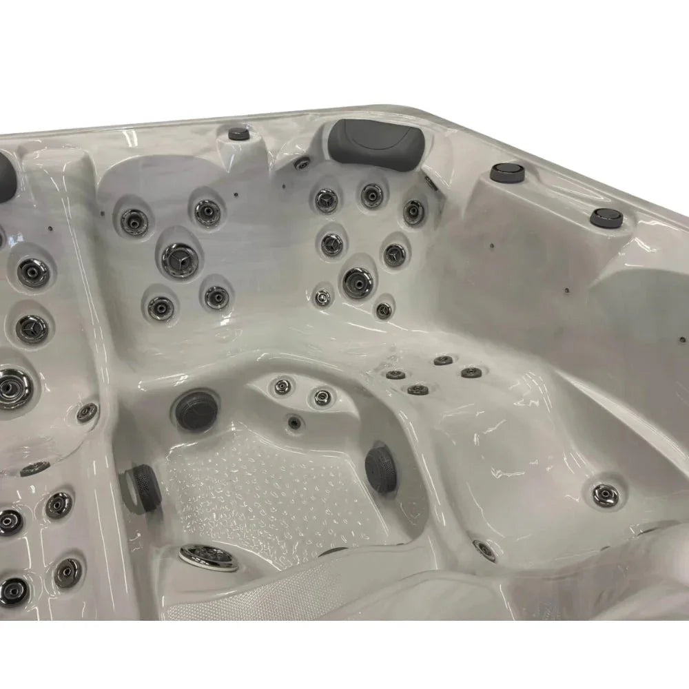 Outdoor Whirlpool Signature Lumis mit Massagejets, weiß, modernes Spa-Design für Garten oder Terrasse