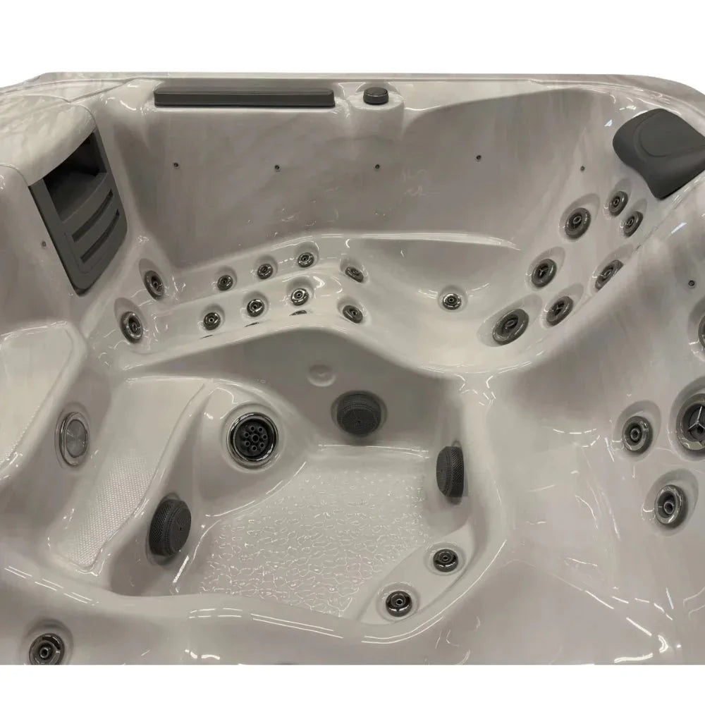 Hochwertiger Outdoor Whirlpool mit mehreren Massagedüsen, modernes Design, für Terrasse oder Garten
