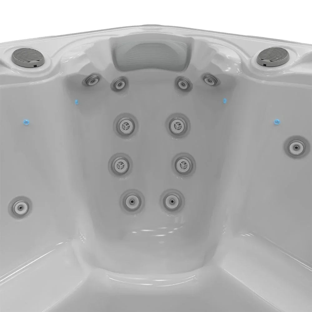 Wellis Whirlpool Detailaufnahme: ergonomische Sitzfläche mit Massagejets für Garten Wellness