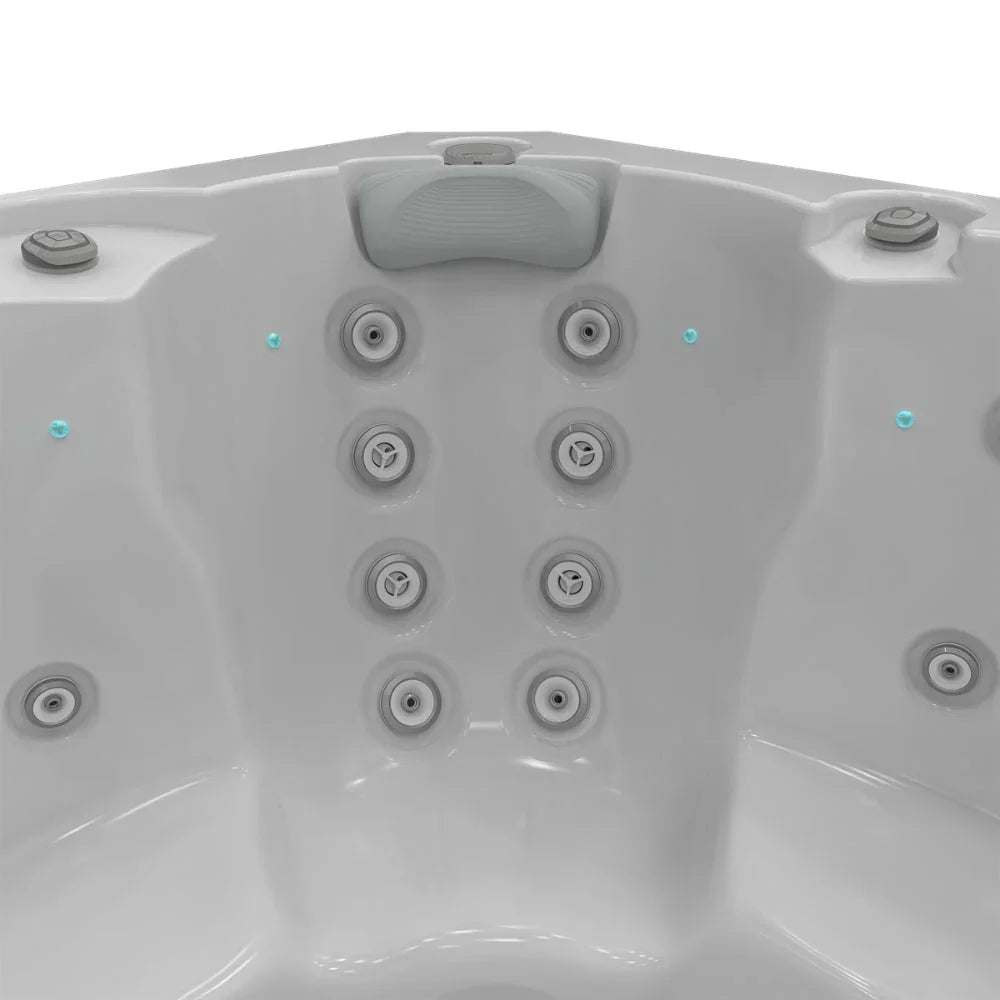 Detailansicht moderner Outdoor Whirlpool, graue Acryloberfläche, Massagedüsen, luxuriöses Design