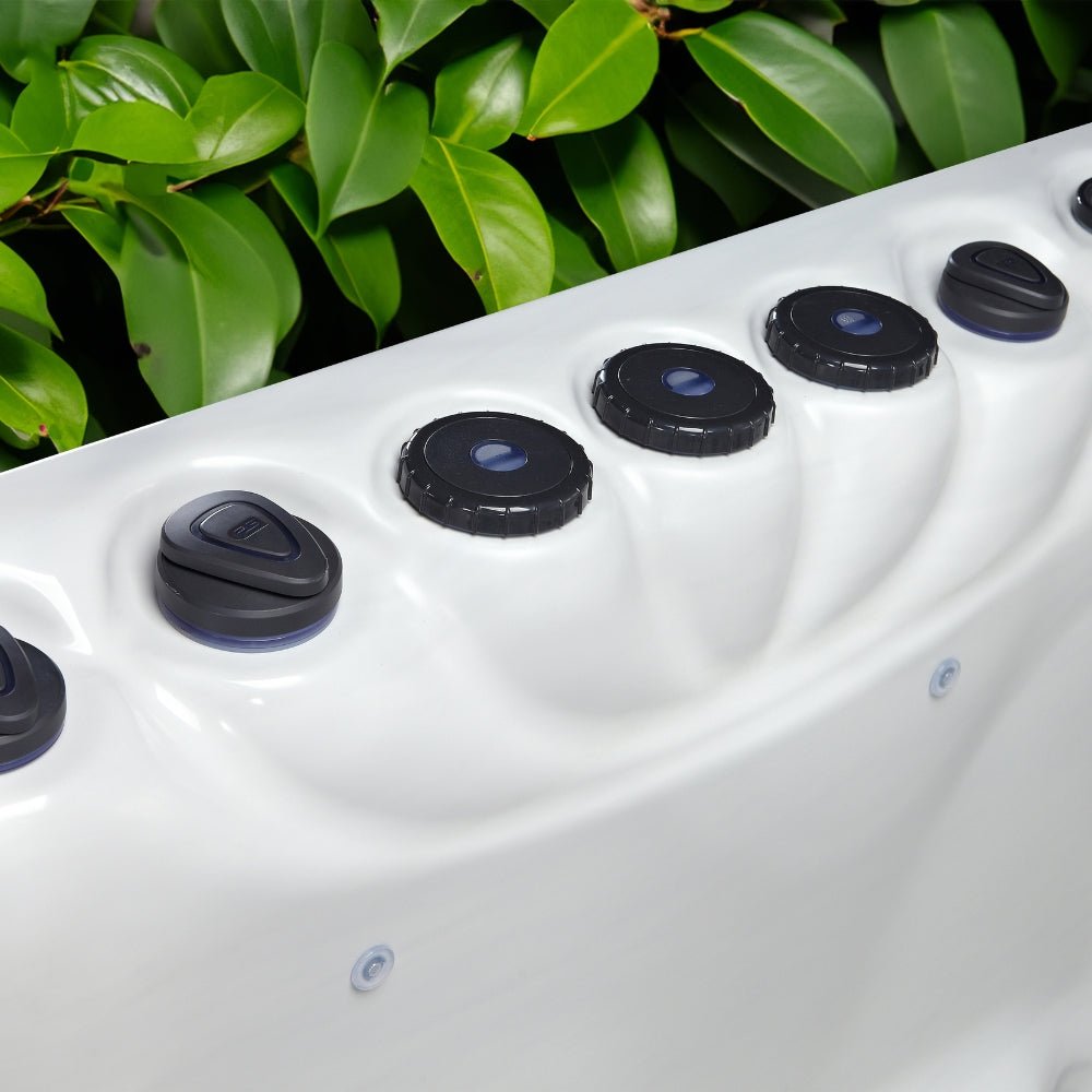 Platinum Spa Luxury Whirlpool Capri – hochwertiger für Garten & Terrasse – New Wave Spa & Wellness